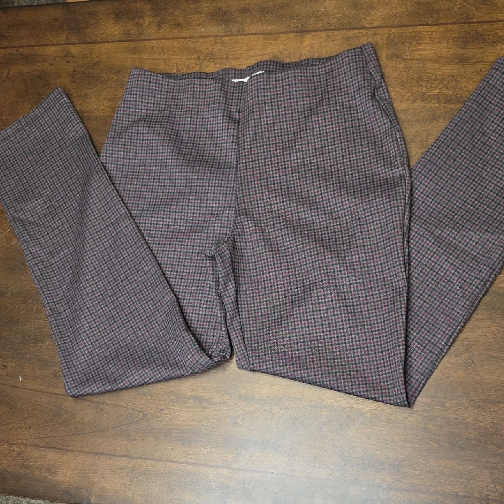 NorthStyle Women's Checkered Leggings - Black and Red